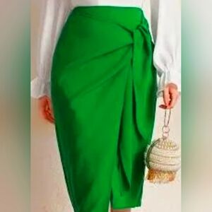 Vibrant green  Midi length wrap tie skirt Sz M - beautiful color.  new!